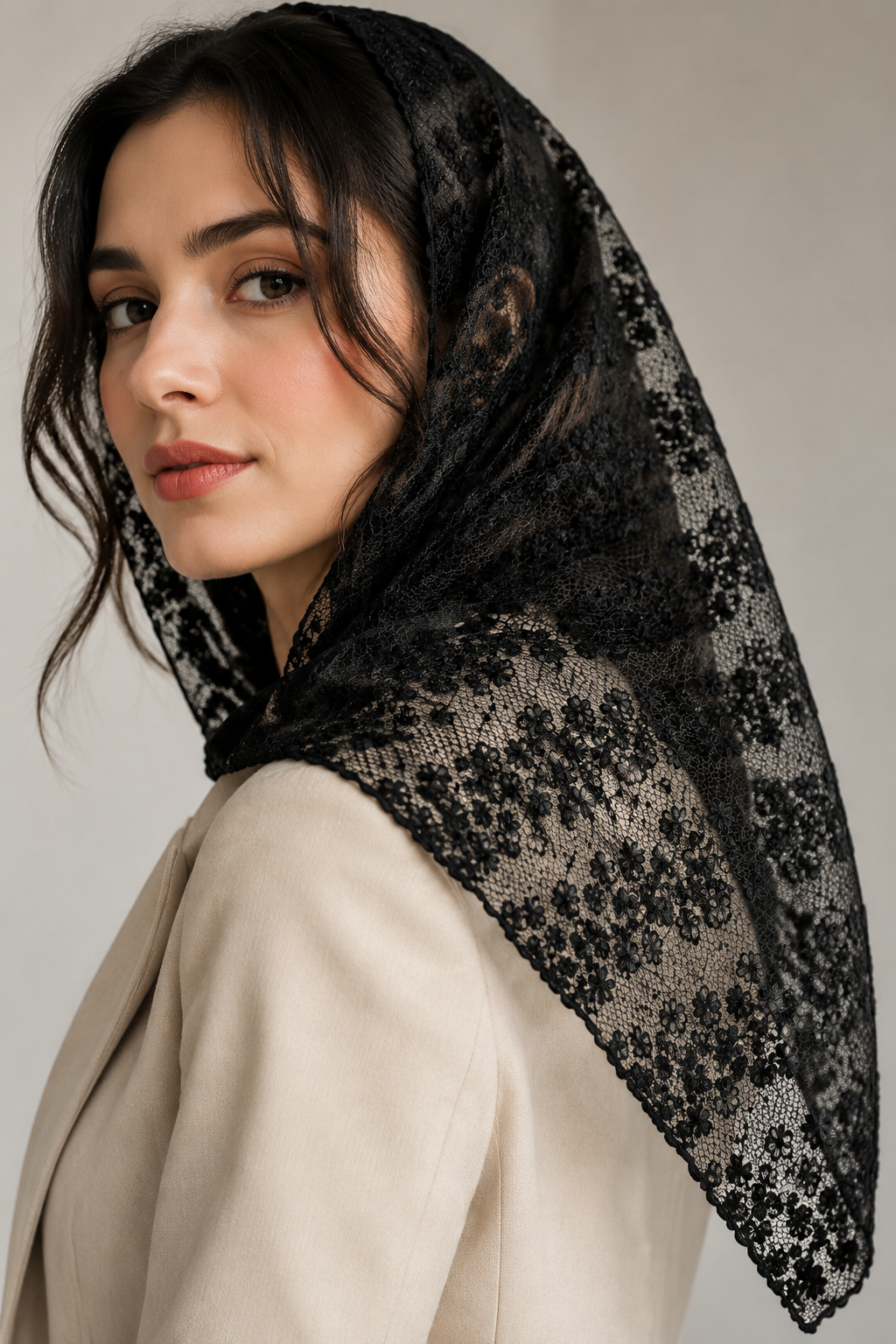 روسری سه گوش مشکی گلدوزی قواره ۹۰